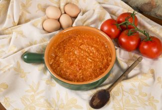 Uova e pomodoro - Ricette tipiche cortonesi | Cortonaweb