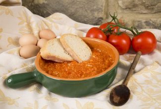 Uova e pomodoro - Ricette tipiche cortonesi | Cortonaweb